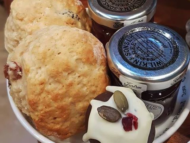 afternoon-tea-hampers (7)-kireth-ai